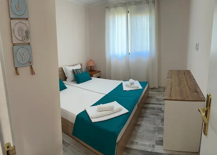 Sea House Къща за гости 4*